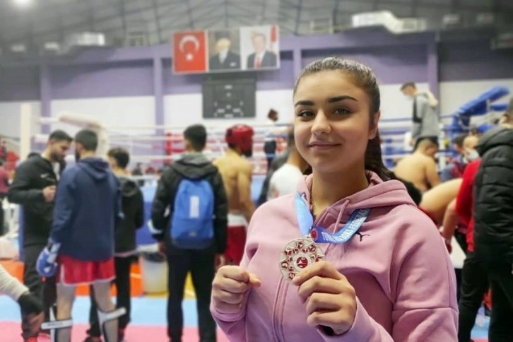 Diyarbakırlı kick boksçu Türkiye ikincisi oldu