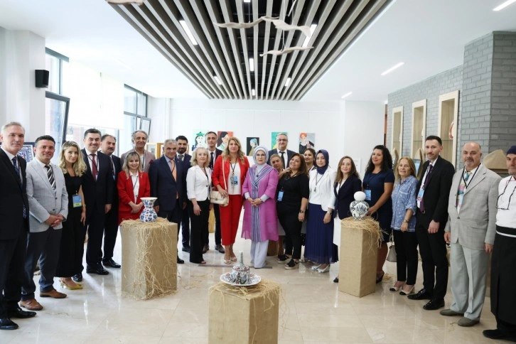 Emine Erdoğan, Türkiye'de engellilere hizmet veren ilk halk eğitim merkezinin açılışını yaptı