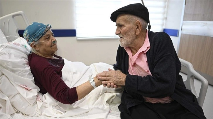 Enkaza girip 65 yıllık eşini kurtardı