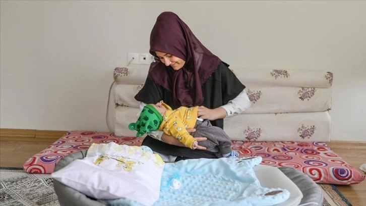 Enkazda ölen annesinin siper olduğu 53 günlük bebeğe süt annelik yapıyor