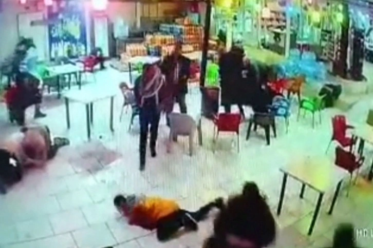 Şanlıurfa’da husumetli iki ailenin silahlı kavgasında yaşanan panik kamerada