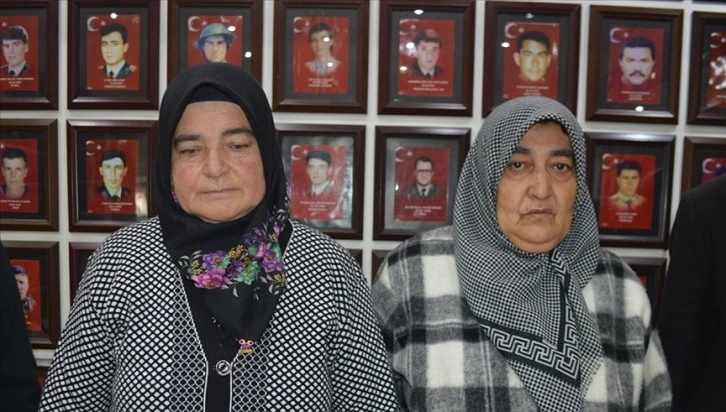 Tunceli'deki terör saldırısında şehit olan askerlerin annelerini 