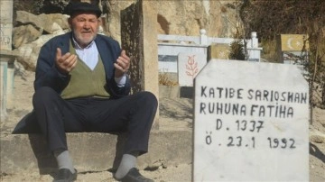 102 yaşındaki Mustafa Dede 30 yıl önce vefat eden "Katibe"sini unutamıyor