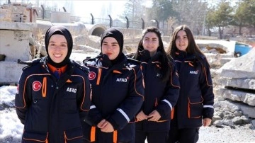 AFAD'ın kadın kahramanları, ilk görevlerinde enkaz altındakilere nefes oldu