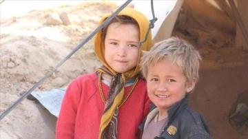Afganistan’da kampta yaşam mücadelesi veren aileler çocuklarını satıyor