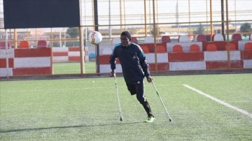 Afrikalı ampute futbolcu, sosyal medya aracılığıyla Şanlıurfa'ya transfer oldu