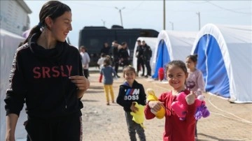 Beşiktaş taraftarının depremzede çocuklara gönderdiği oyuncaklar Kahramanmaraş'a ulaştı