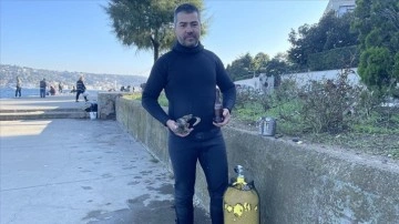 Boğaz'ın 21 yıllık 'gönüllü temizlikçisi' bu kez denizden nal çıkardı