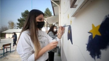 Çocukların hayal dünyası mimar adaylarınca köy okullarının duvarlarına yansıtılıyor