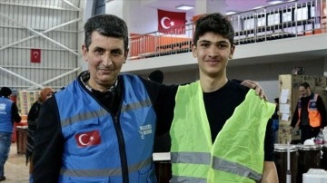 Depreme Hatay'da yakalanan baba ve oğlu Konya'da depremzedeler için çabalıyor