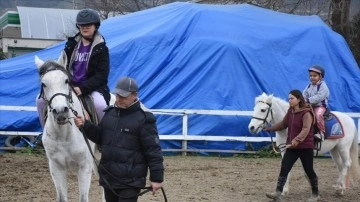 Depremzede çocuklar atlı terapi ile yaşadıklarının etkisinden uzaklaştırılıyor