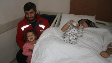 Depremzede hamile kadın Konya'da bebeğini kucağına aldı