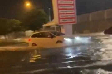 Edirne'de şiddetli yağmur, yollar nehir oldu aktı