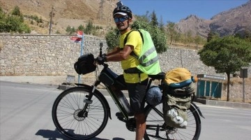 Emekli postacı Samsun'dan Hakkari'ye pedal çevirdi