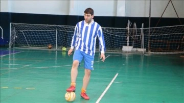 Futbolla hayata bağlanan görme engelli Muhammet'in hedefi milli takımda oynamak
