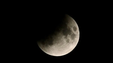 Gökyüzünde yarın gece son 6 asrın en uzun Ay tutulması yaşanacak