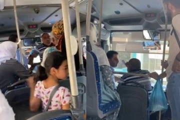 Halk otobüsünde ücretsiz kart kavgası kamerada