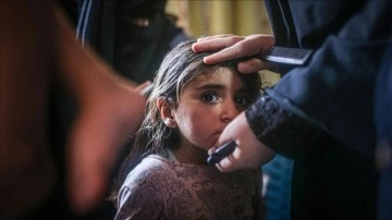 İdlib'de gönüllü kadın kuaförler, bayram öncesi 2 bin kız çocuğunu sevindirdi