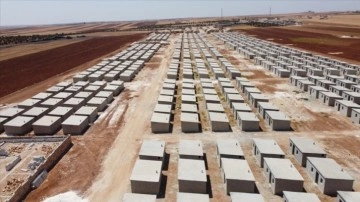 İHH, İdlib'de 16 bin 239 briket ev inşa etti