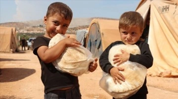 İHH, Suriye'de günde 300 bin ekmek dağıtıyor