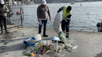 İstanbul'da denizden toplanan atıklar karada sergilendi