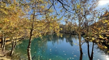 Kahramanmaraş'ın "gizemli gölü"ne sonbahar renkleri hakim oldu