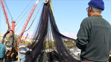 Karadenizli balıkçılar Marmara'da 'lüfer' peşinde