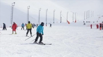 Kayakseverler ilkbaharda da Palandöken'de yoğunluk oluşturdu
