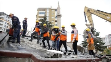 Kentsel dönüşümde yıkılan bina enkazında AFAD gönüllülerine eğitim