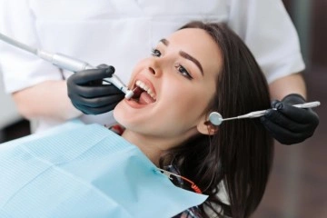 “Kırık diş tedavi edilmezse apseye davetiye çıkarabilir”