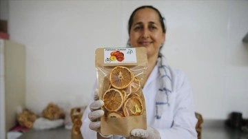 Kooperatifleşen kadınlar portakal kurusuyla aile bütçelerine katkı sağlıyor