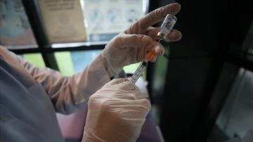 Kovid-19 aşısını erteleyenler Aşı İletişimi Rehberi'ndeki adımlara göre bilgilendirilecek