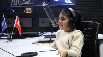 Köylerdeki çocuklar Malazgirt'in "Gönül Radyosu"nda hayallerini duyuruyor