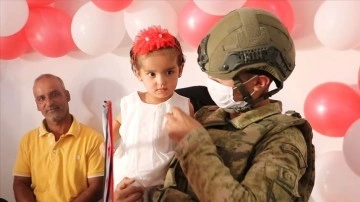 Mehmetçikten Barış Pınarı bölgesinin 'Pınar' bebeğine doğum günü kutlaması