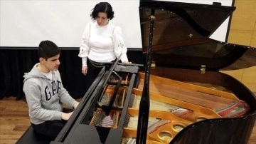 'Mutlak kulak' Deniz Örak, ünlü piyanistlerle sahne alma hedefinde