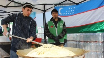 Özbek aşçılar Kilis'te depremzedeler için kolları sıvadı