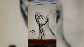 Özbek sokak ressamı duvara çizdiği resimle depremzedelerin acısını paylaştı
