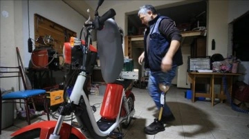 Protez bacaklı usta, engelli araçlarını tamir ediyor