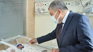 Sağlık Bakanı Fahrettin Koca'nın paylaştığı 'aceleci bebek' ve annesinin sağlık durum