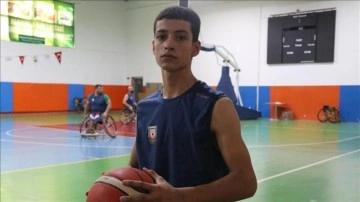 Şanlıurfalı engelli Ömer'in hayatı geçen yıl tanıştığı basketbolla değişti