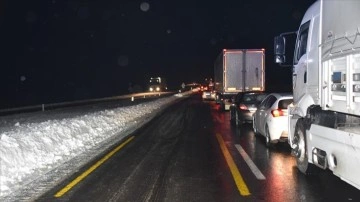 Sis ve buzlanma yüzünden kapatılan Şanlıurfa-Diyarbakır kara yolu açıldı