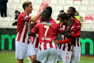 Sivasspor, Fatih Karagümrük'ü farklı geçti