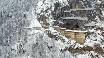 Sümela Manastırı ve Altındere Vadisi'ndeki kar manzaraları havadan görüntülendi