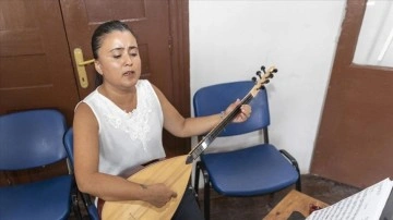 Temizlik işçisi olarak çalıştığı belediyenin Türk halk müziği solisti oldu