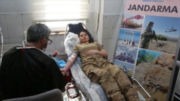 Teröristlere göz açtırmayan güvenlik güçlerinden kan bağışına büyük destek