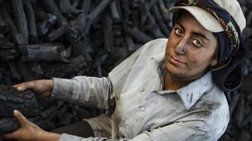 Torakçı kadınların mangal kömürü mesaisi