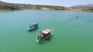 Turistlerin Takoran Vadisi'ne merakı tur teknelerinin sayısını artırdı
