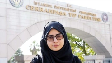Türkiye'de tıp eğitimi görecek Afgan kız öğrencinin hayali gelecekte ülkesine hizmet etmek