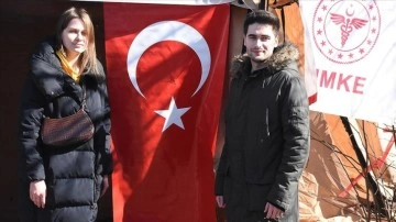 Ukrayna'da evlenen Türk, eşiyle Türkiye'ye dönecek olmanın mutluluğunu yaşıyor