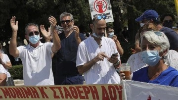 Yunanistan'da Kovid-19 aşısı olmayan sağlık çalışanları işlerine geri dönüyor